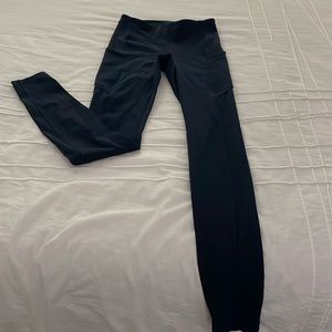 Lululemon running pant in navy size 2